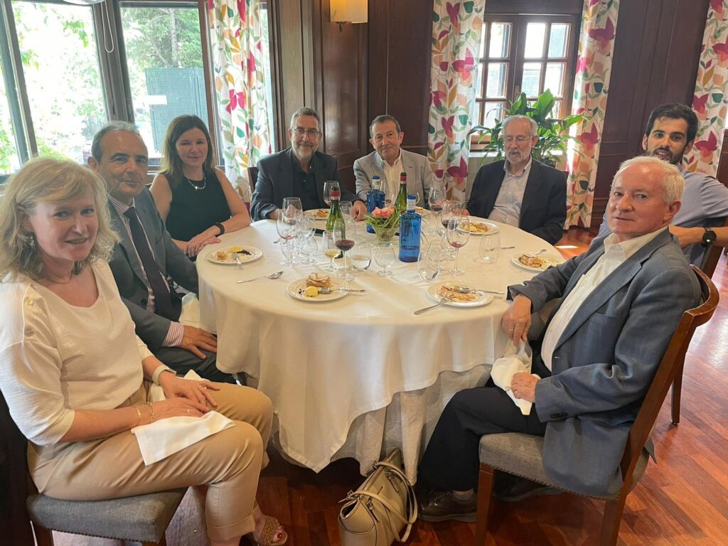 Mesa 1. Secretaria General de Transportes y Movilidad, el Presidente del Colegio de Ingenieros de Caminos, la Directora del CEDEX, el Presidente del Consejo de Obras Públicas. Presidente de AICAPE